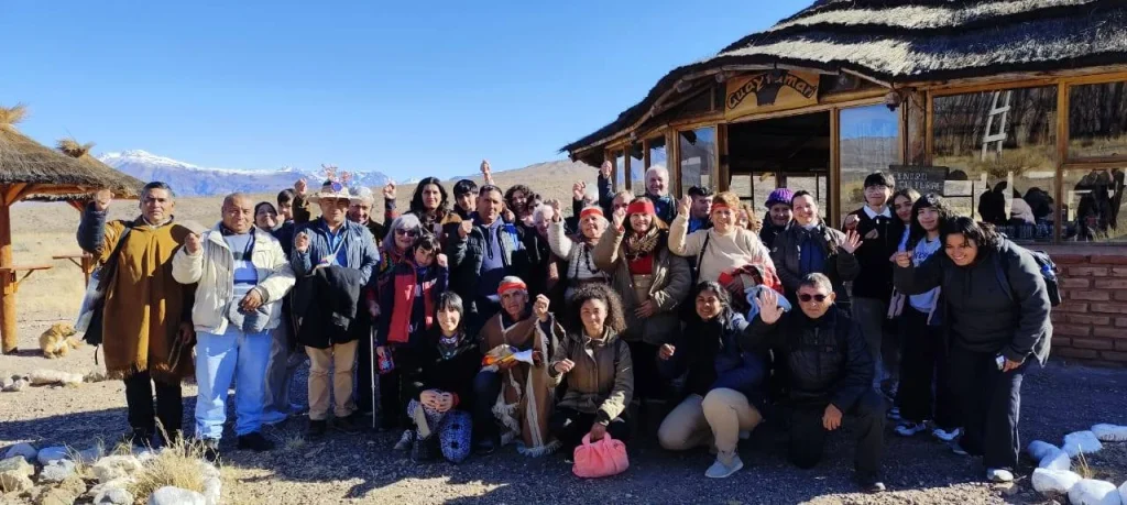 La Comunidad Huarpe Guaytamari, de Uspallata, y la Fundación Cullunche en el campo de una estanbcia en Mendoza