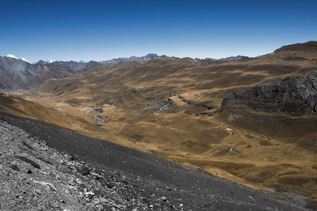 Paisaje cordillerano sin conexión satelital 