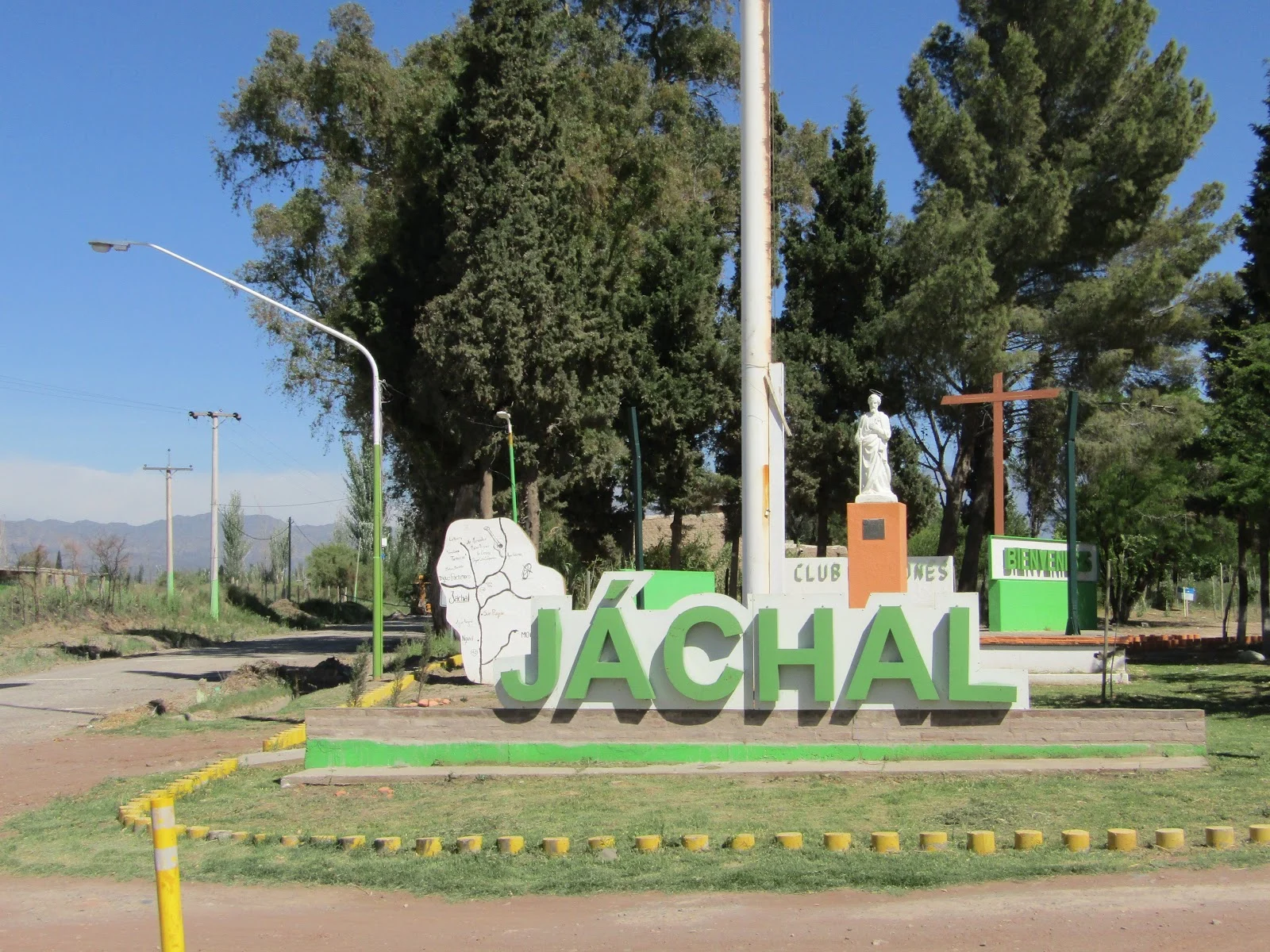 Cartel de Jáchal en la entrada al departamento.