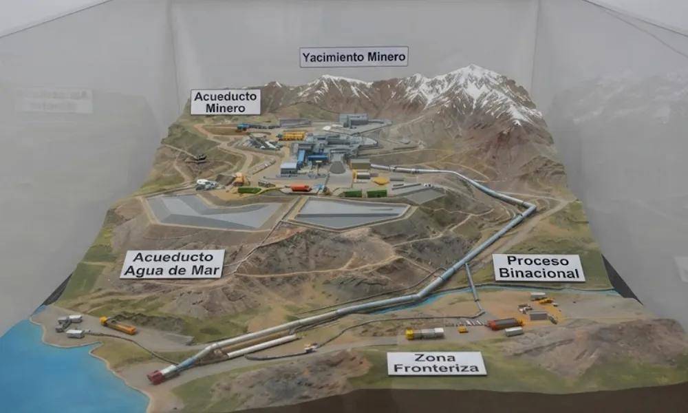 Maqueta de proyecto minero binacional con sistemas de acueductos