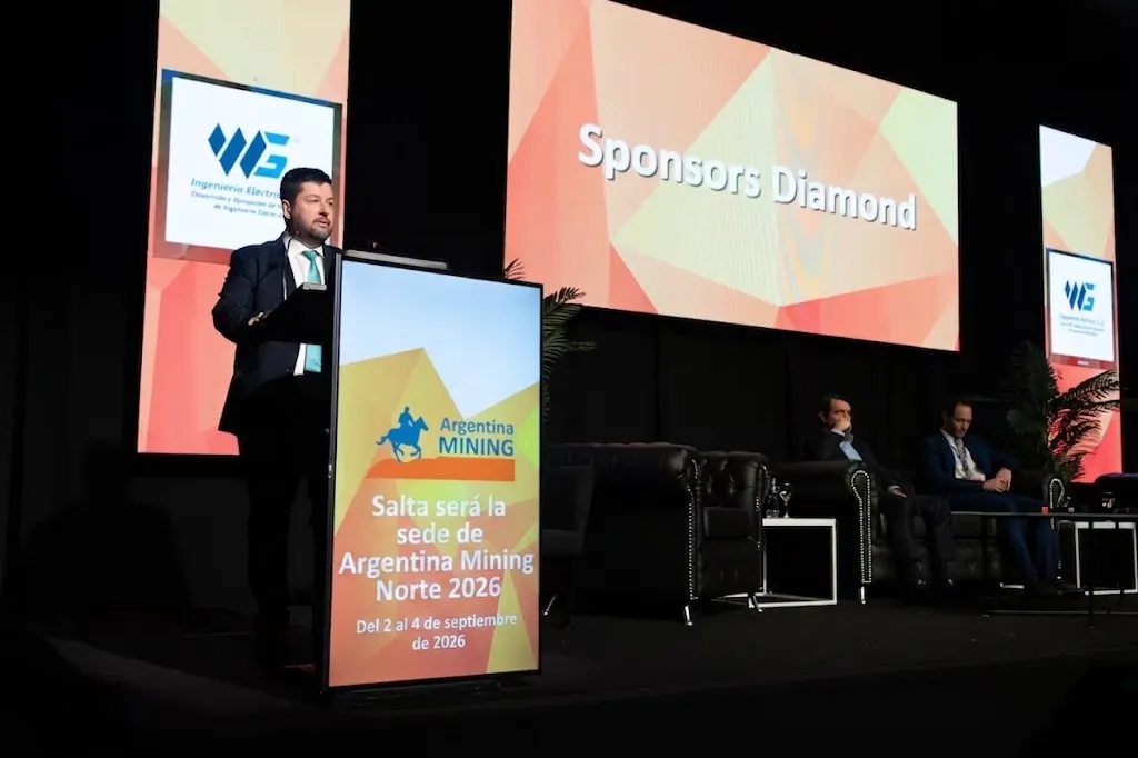 Disertación de oradores en el evento minero de Salta