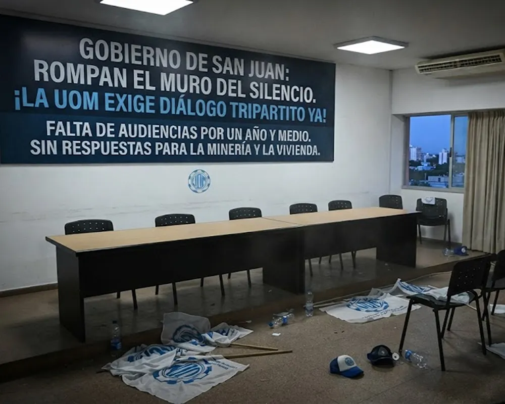 Módulos habitacionales industriales instalados en campamento minero cordillerano