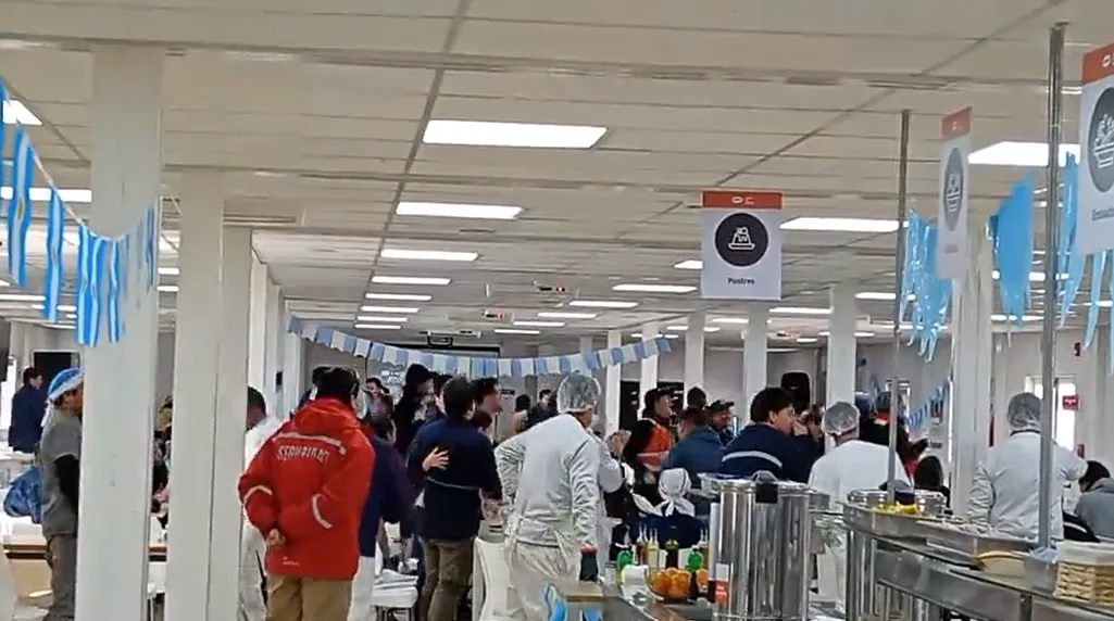 Trabajadores de Vicuña durante el mundial de fútbol.