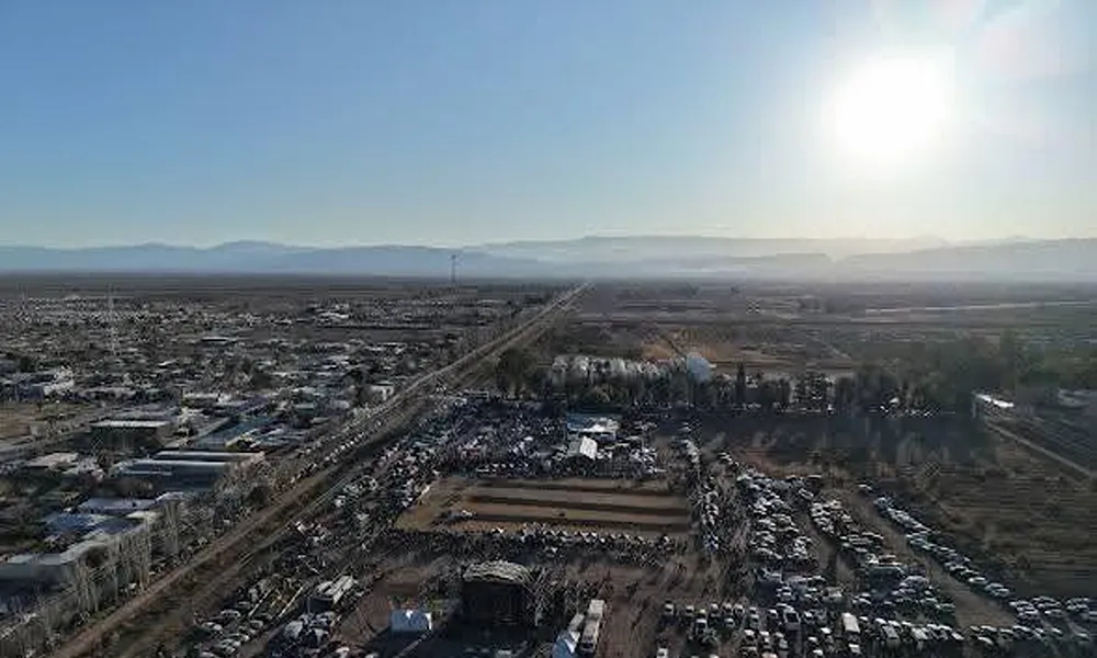 Vista aérea del Predio Gaucho Rivielo y su entorno urbano en Sarmiento, San Juan, donde se desarrollarán las jornadas centrales por el 118º aniversario departamental.