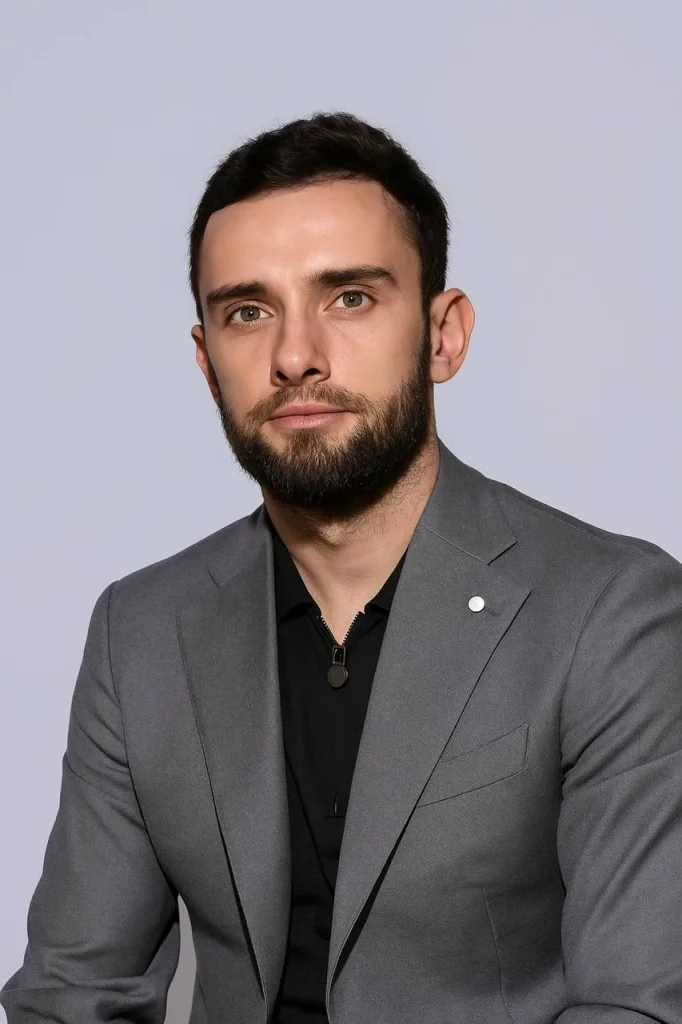 Dmitri Betsal. Director ejecutivo. 