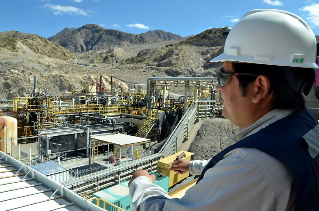 Vista de las instalaciones mineras e infraestructura en el yacimiento Gualcamayo en Jáchal.