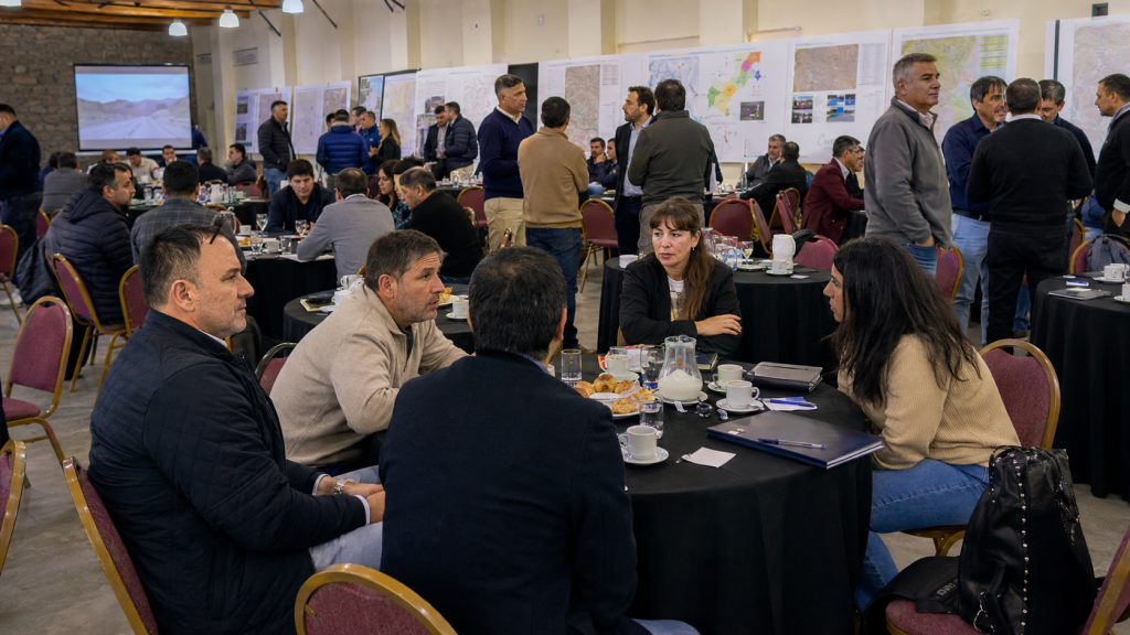 Proveedores de Iglesia reclaman licitaciones públicas y puntaje local tras la ronda de Vicuña