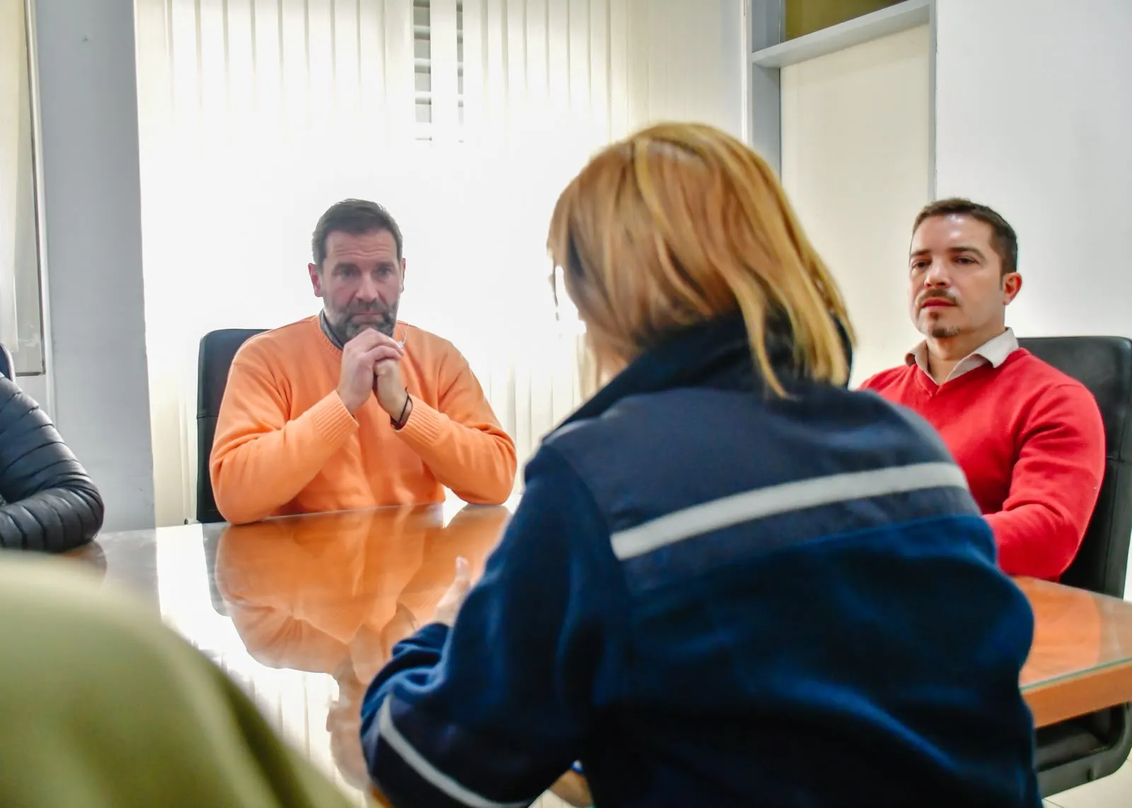 Jáchal y Vicuña: Juan Pablo Dara durante la reunión de trabajo con representantes de la empresa.