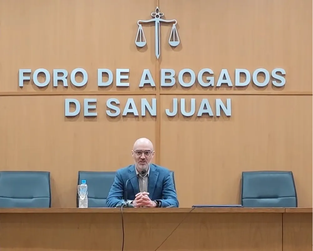 Federico Norte durante la charla sobre compliance en minería realizada en el Foro de Abogados de San Juan.