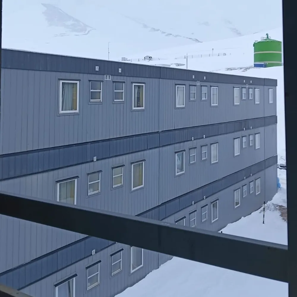 campamento minero veladero cubierto de nieve