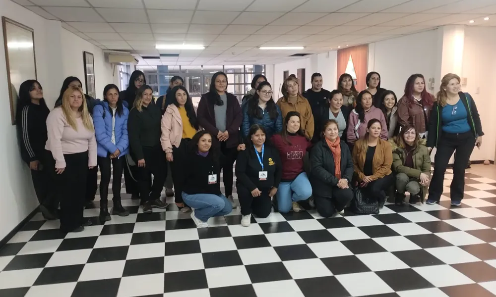 fotografia de un grupo de mujeres en el casillo de cipcami