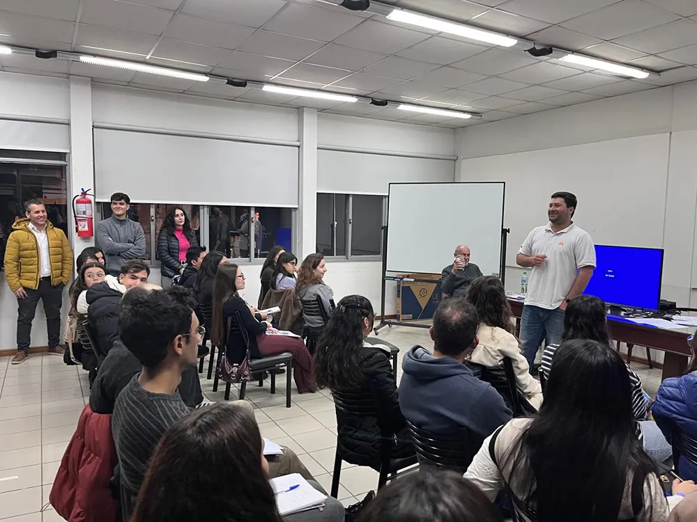 El Centro de Ingenieros capacita a graduados y público en general para responder al boom industrial local