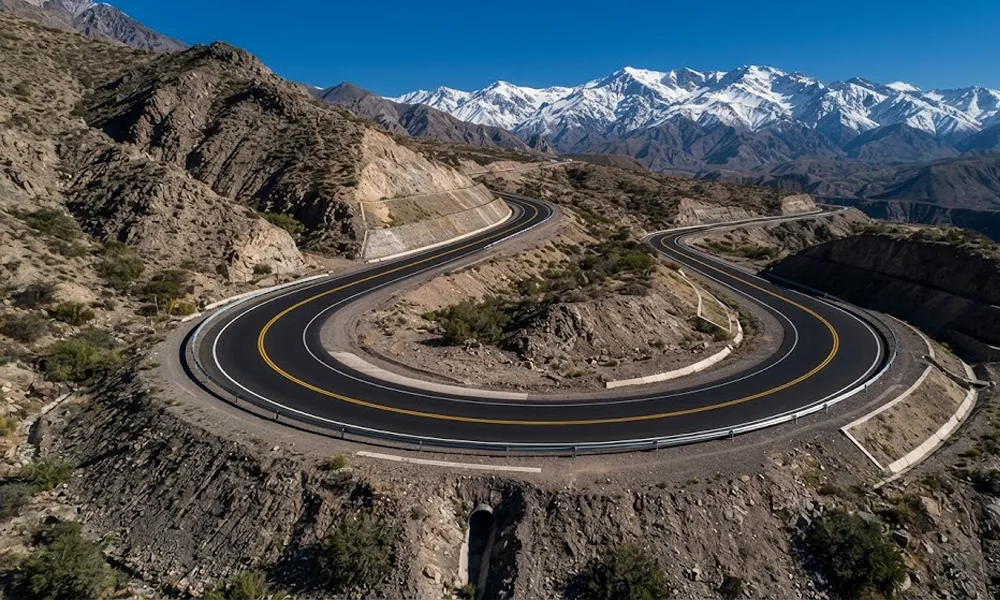 Vista técnica de un camino de montaña diseñado bajo normas EICAM. 