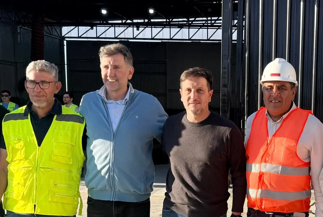 Patricio Páez presidente de la Agrupación Cordillera de los Andes, Claudio Garcia propietario de ACER SRL, Juan Pablo Perea ministro de minería de San Juan y Cristian Gustavo López responsable de las capacitaciones .