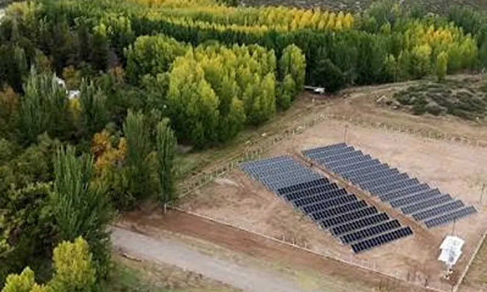parque solar hibrido en iglesia