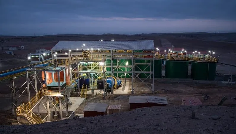 Instalaciones industriales de una planta de procesamiento de oro artesanal responsable Dynacor.