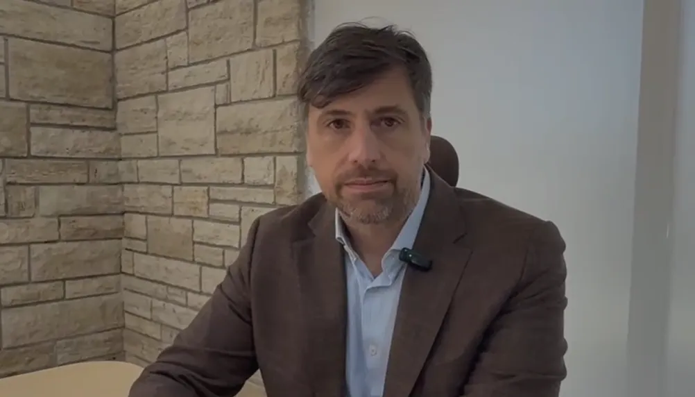 Santiago Victoria brindando declaraciones sobre la inversión en la mina Gualcamayo.