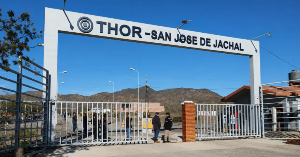 Vista de los galpones y playón de maniobras del centro logístico y de servicios mineros en Jáchal.