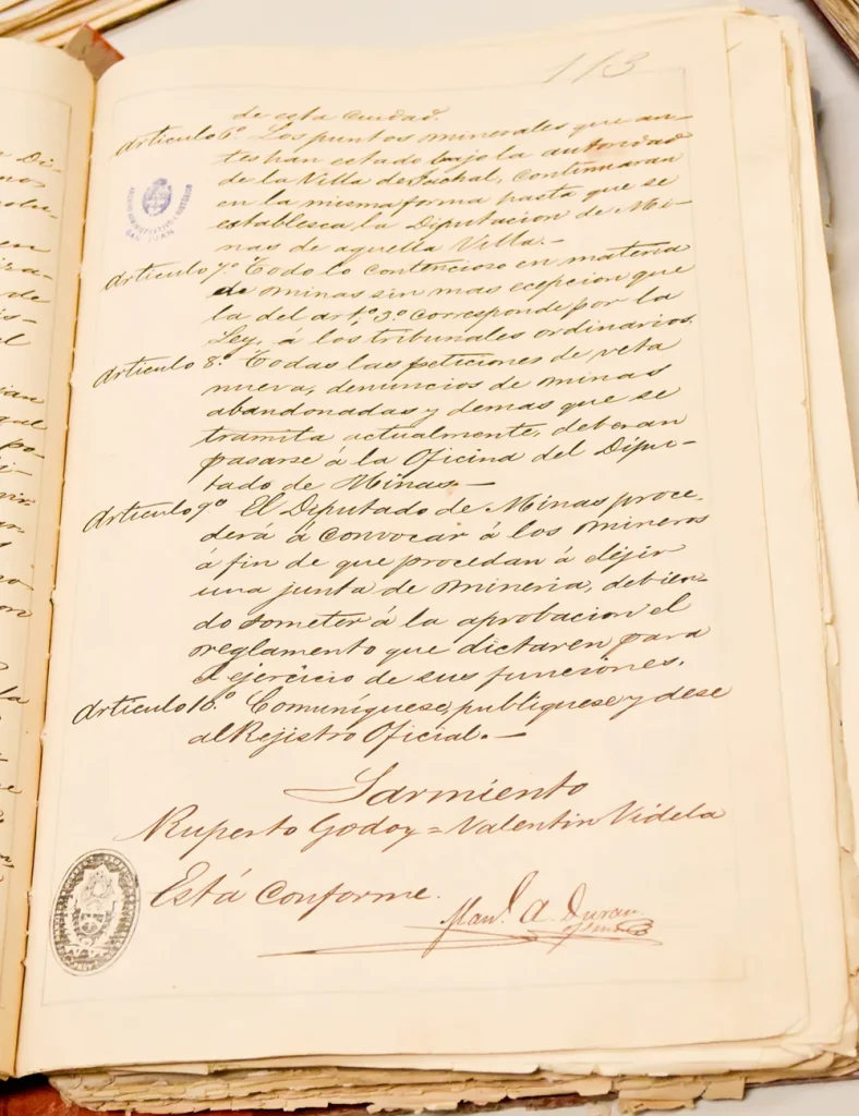 documento antiguo escrito con manuscrita