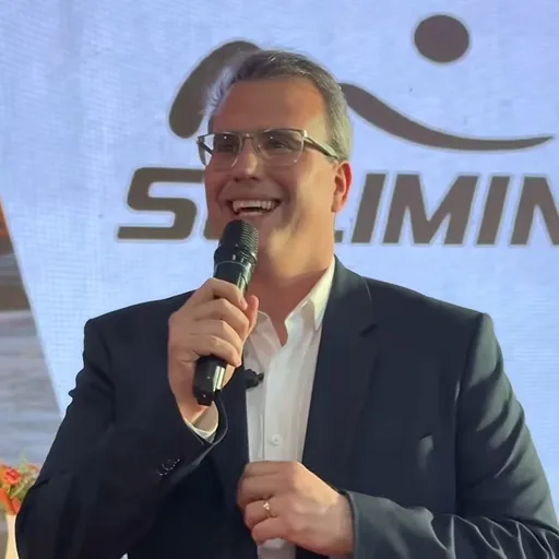 Carlos Munizaga durante Rawson Nexo Minero sobre capacitación y empleo local.