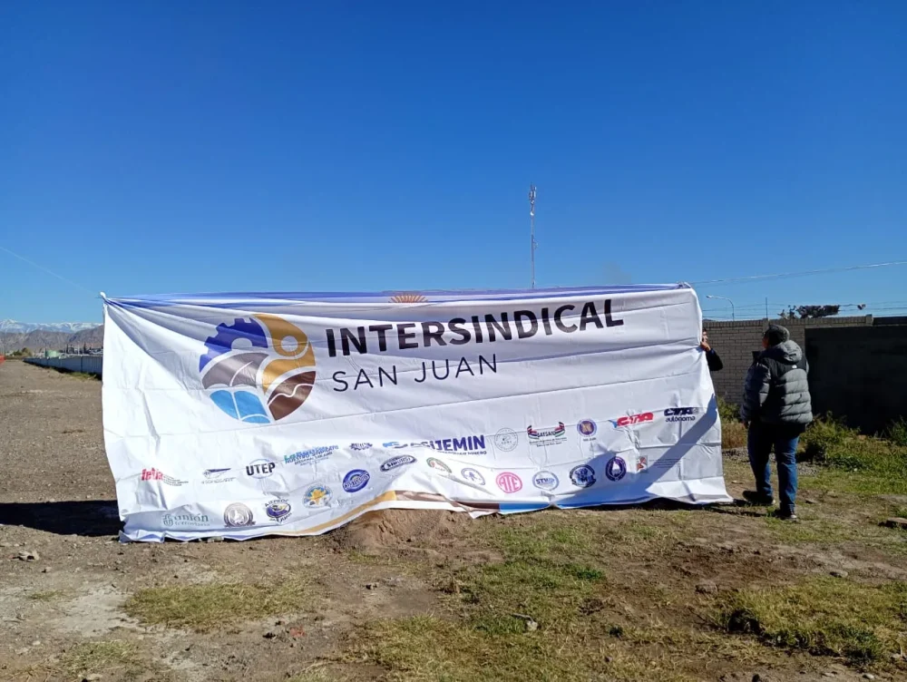 pancarta de la intersindical san juan en el parque industrial de chimbas