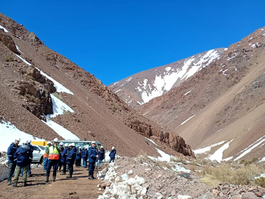 Los Azules recalibra su esquema de obras y licitaciones del camino por el temporal en la cordillera