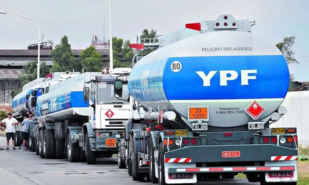 traslado de combustible en camion cisterna