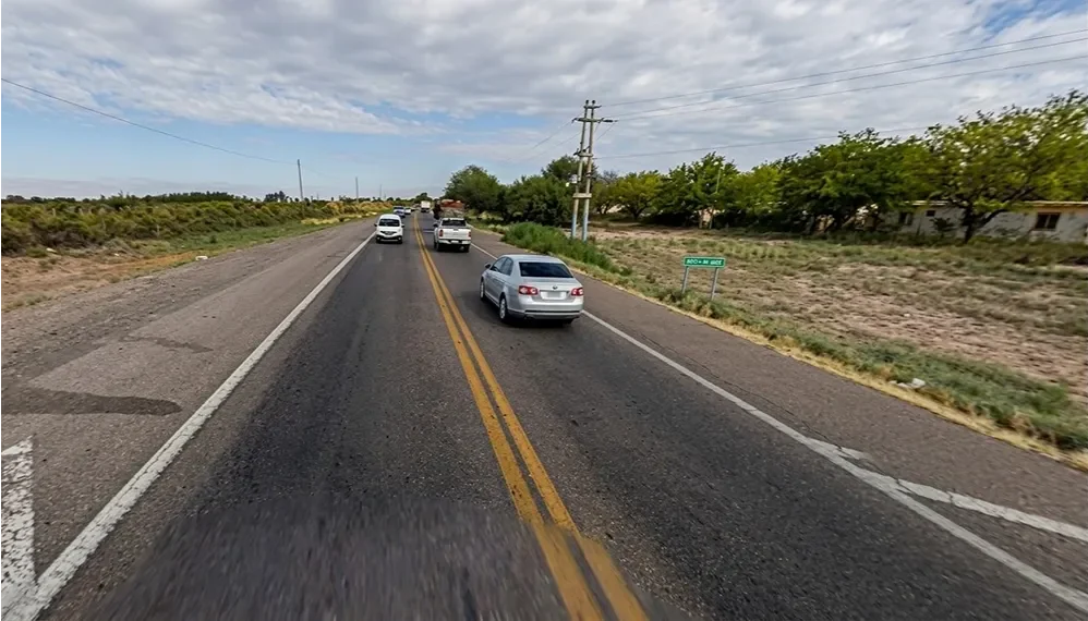 Ruta 20 en el acceso a Caucete, San Juan, una de las principales vías de circulación de la provincia.