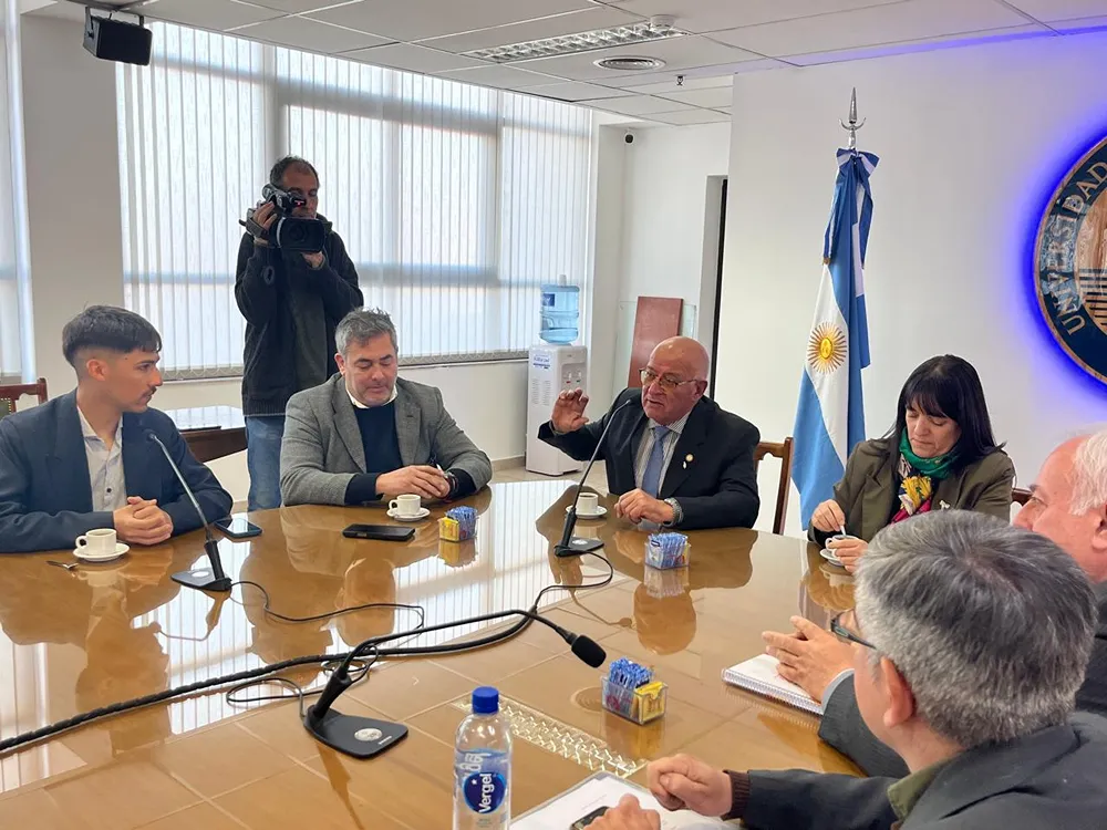 miembros de la federacion universitaria de san juan, la unsj y caprimsa