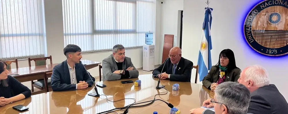 autoridades de camaramas mieneras y de la universidad reunidas