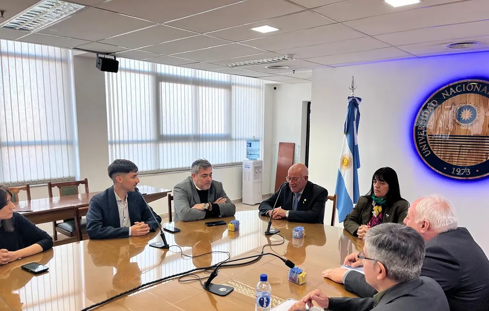 Alianza estratégica entre la UNSJ, la FUSJ y CAPRIMSA impulsa el desarrollo de talento minero en San Juan Alianza estratégica entre la UNSJ, la FUSJ y CAPRIMSA impulsa el desarrollo de talento minero en San Juan