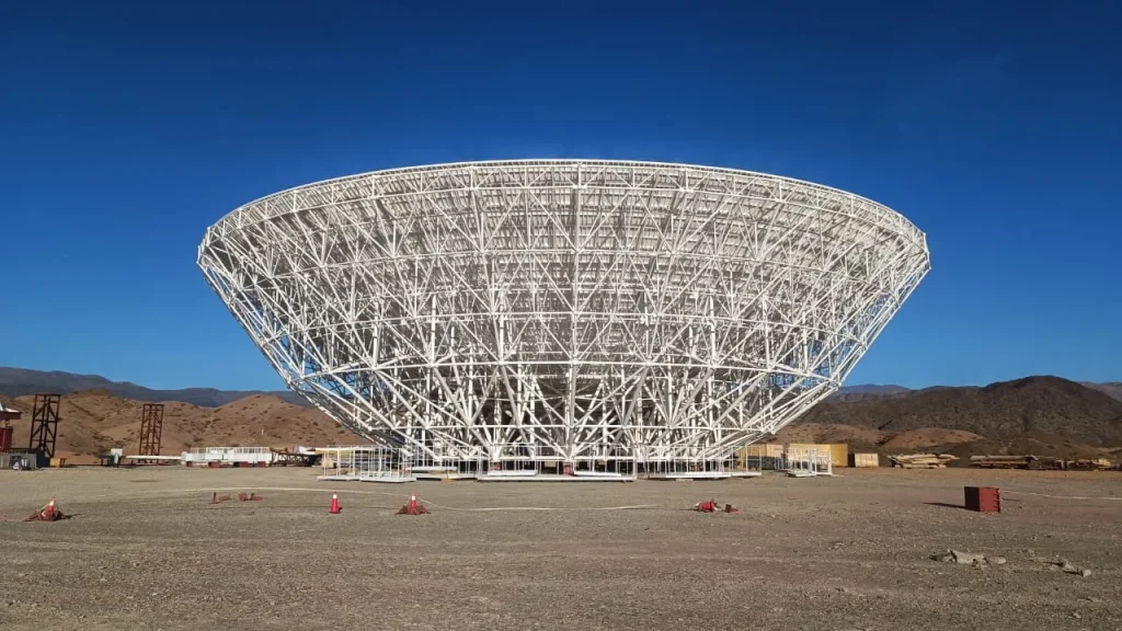 Pugna geopolítica por CART: el rol invisible del radiotelescopio frenado en el futuro GPS de la Minería 4.0