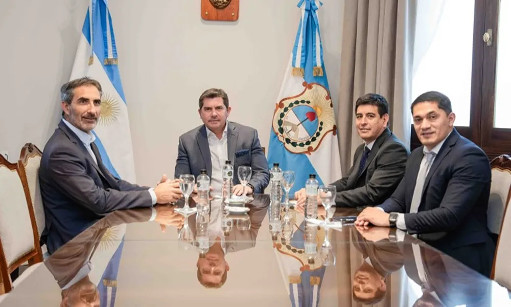 marcelo orrego, ceo de jetsmart, autoridades del ministerio de turismo de san juan
