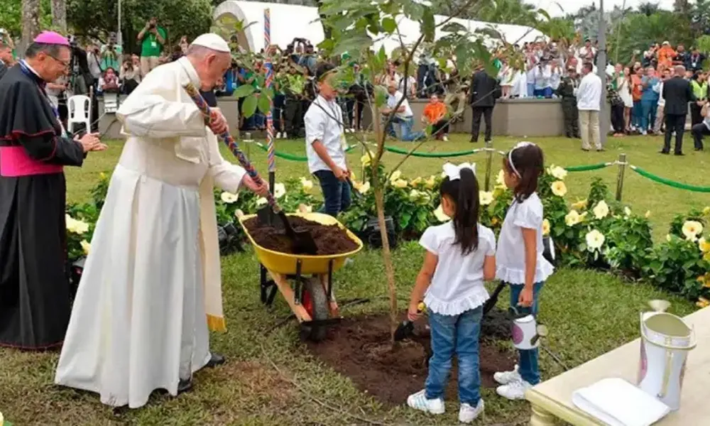 Papa Francisco durante una actividad de su pontificado vinculada con el cuidado de la Casa Común.