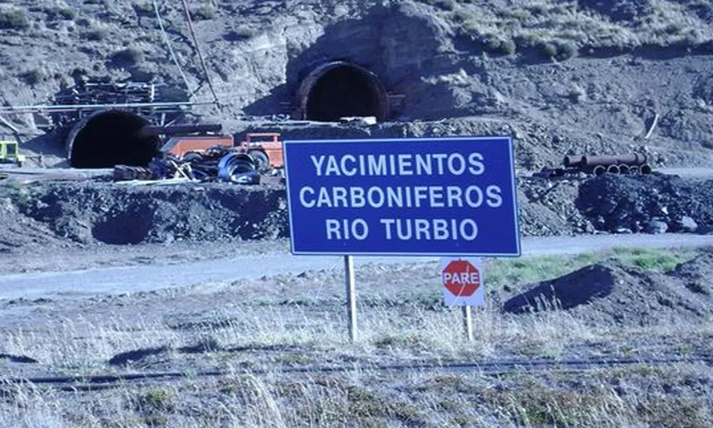 cartel de indicacion del yacimientos carboniferos rio turbio