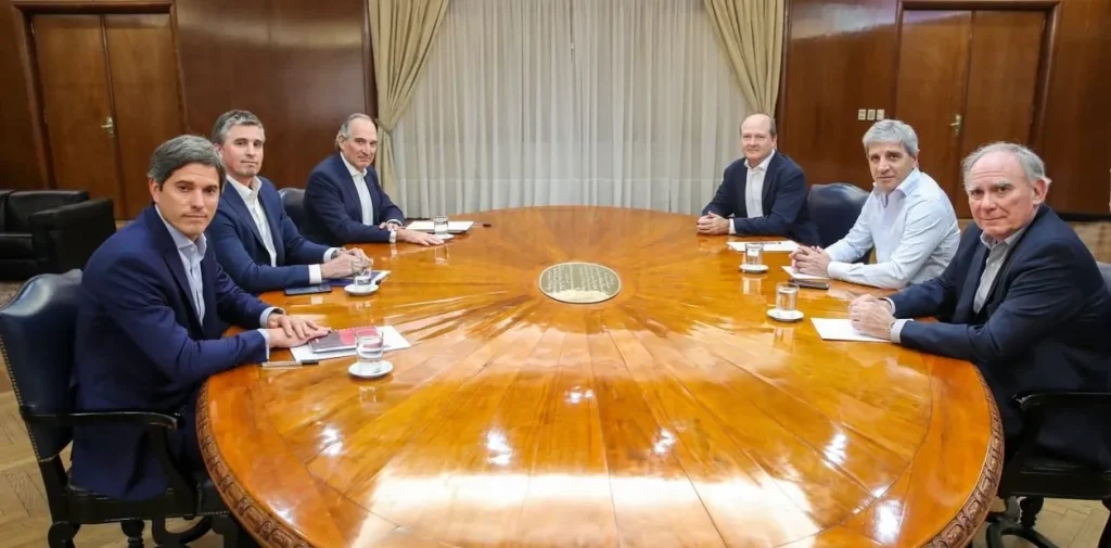 Reunion de trabajo del ministro de economía con empresas mineras