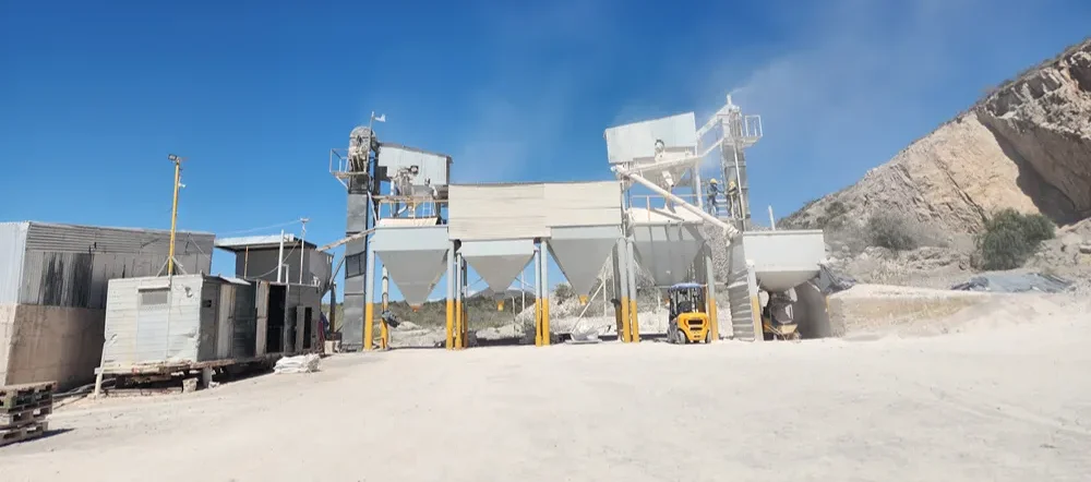 Planta de procesamiento de Más Minerales en el oeste de Sarmiento, donde se trabaja caliza y otros minerales industriales destinados a diferentes mercados.