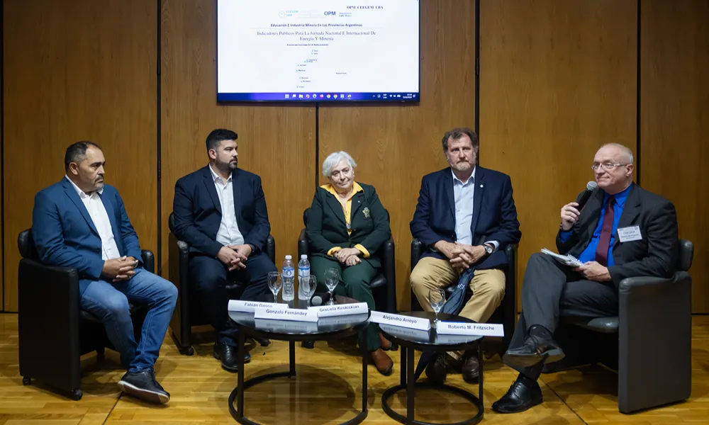 ronda de debate con 5 especialistas