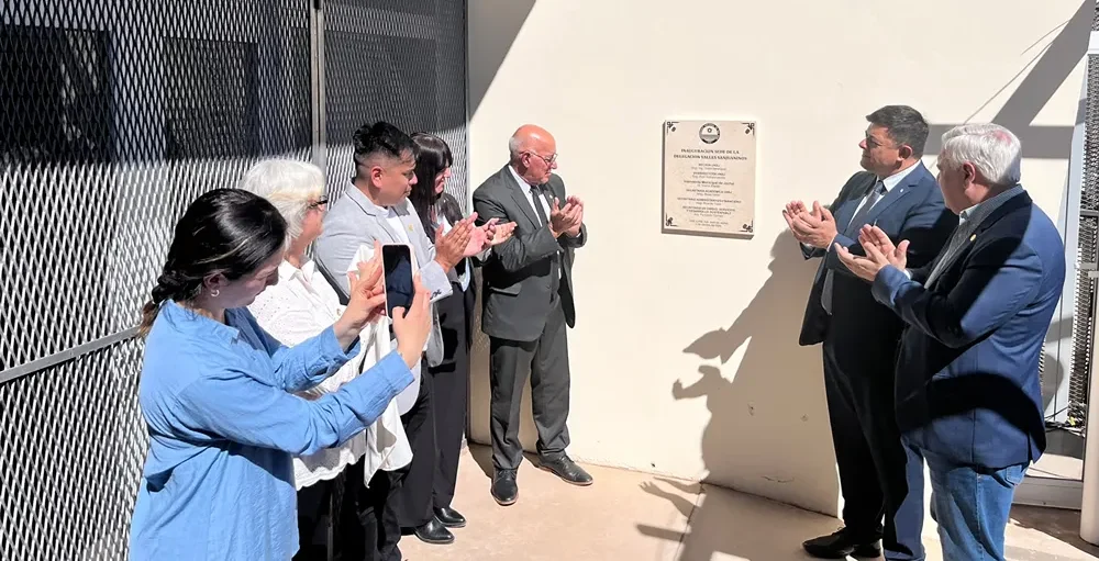 Placa inaugural de la sede de la UNSJ en Jáchal.
