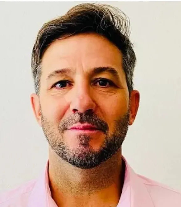 Sebastián Medici, superintendente de Desarrollo Sustentable en Veladero, competidor de triatlón.