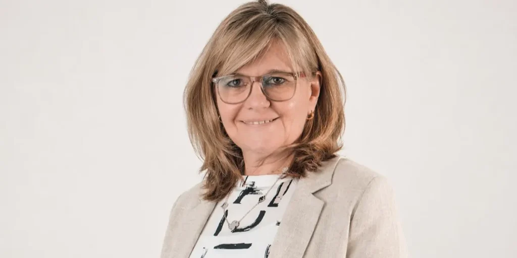 Norma Ramiro, presidenta de la Comisión Directiva de WIM Argentina, durante su gestión enfocada en liderazgo femenino, formación e inclusión en la minería.