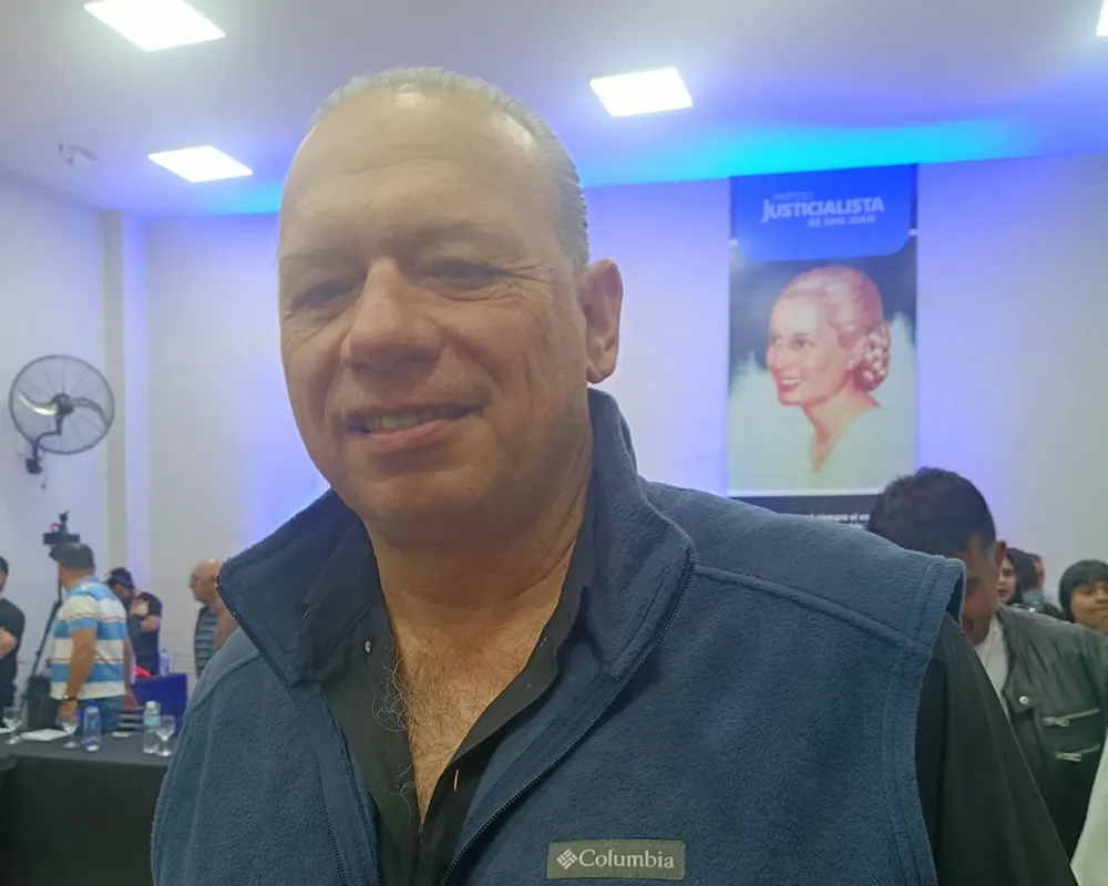 Sergio Berni durante su visita a la sede del Partido Justicialista de San Juan.