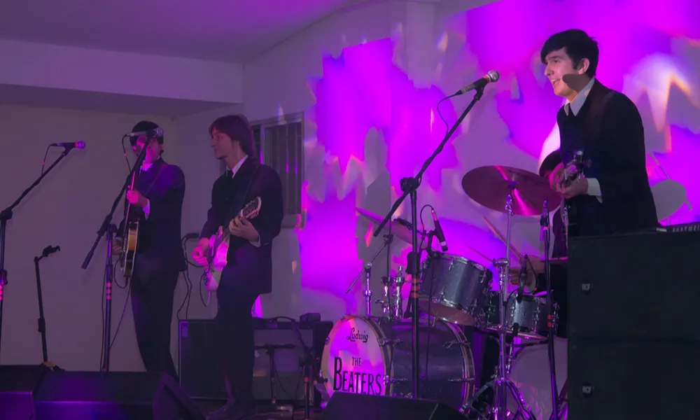 banda musical en escena