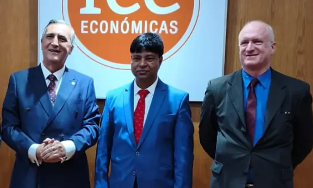  Prof. Mauricio Lambertucci; Dr. MD Tauhedul Islam ; y el  Prof. Roberto Frizstche