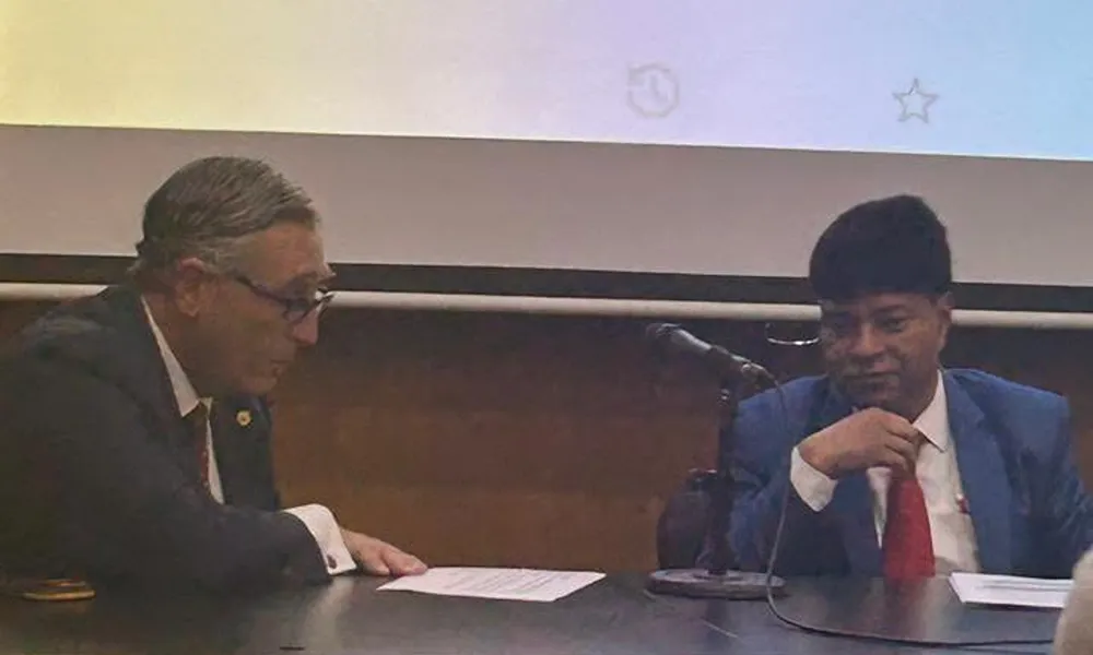 Prof. Mauricio Lambertucci y el Dr. MD Tauhedul Islam 