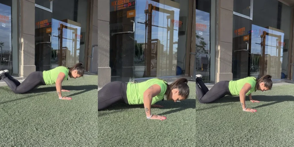 Romy Moreno realiza flexiones de brazos apoyando las rodillas como parte de una rutina básica de fortalecimiento muscular.