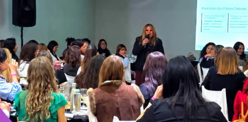 Finanzas e inteligencia artificial: herramientas clave para el liderazgo femenino en San Juan
