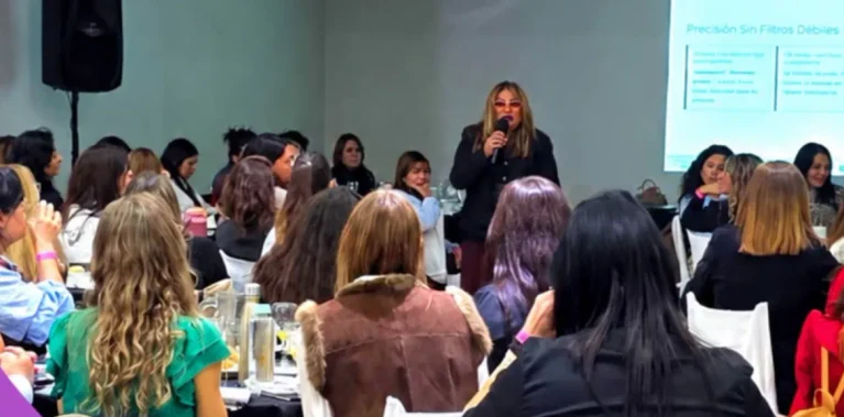 Finanzas e inteligencia artificial: herramientas clave para el liderazgo femenino en San Juan