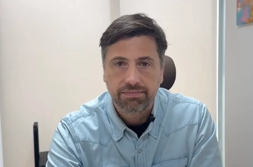 Santiago Victoria, directivo de Minas Argentinas, durante una entrevista sobre el futuro productivo de la mina Gualcamayo en Jáchal.