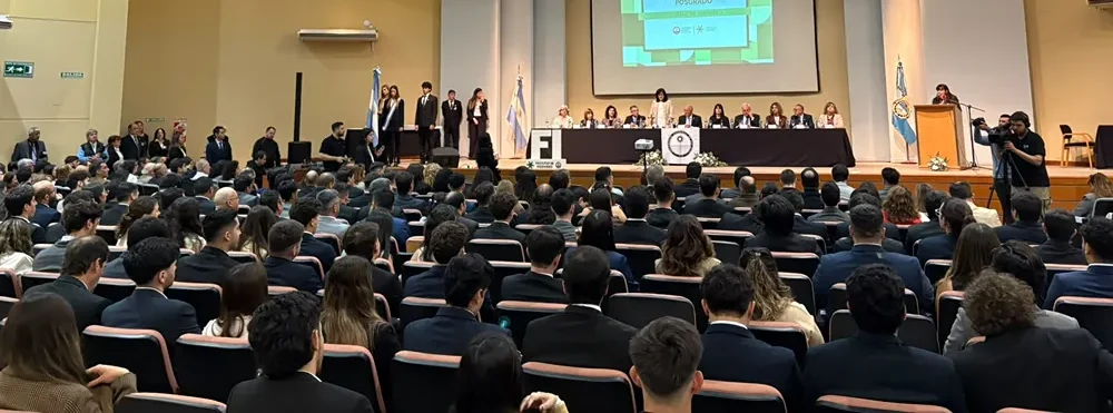 Egresados de la FI en su acto de colación